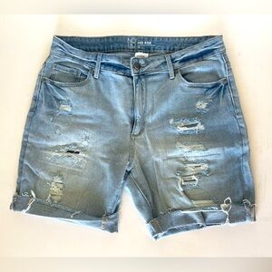 Woman's jean shorts